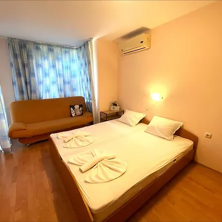 Holiday-orchid Menada Apartman *